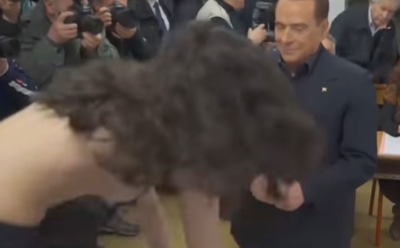 Активистка Femen обнажила грудь перед Берлускони