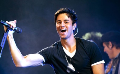 Энрике Иглесиаса раскритиковали за поцелуи дочери