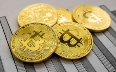 Курс биткоина к доллару растет к $12 тыс