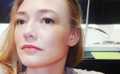 30-летняя Оксана Акиньшина показала стройную фигуру в синем боди