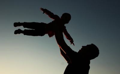 Ученые объяснили, почему для ребенка полезно сходство с отцом