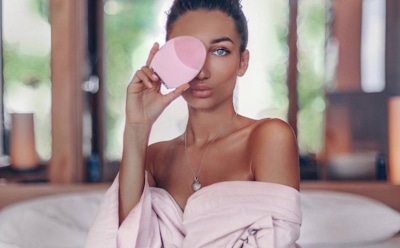 28-летняя Анюта Рай показала загорелое тело в соблазнительном видео