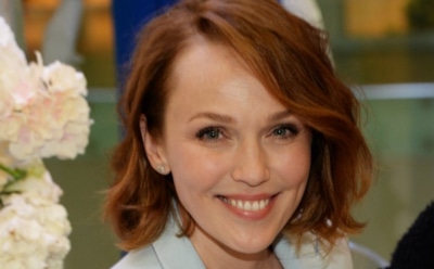 Альбина Джанабаева показала идеальную фигуру в черном купальнике