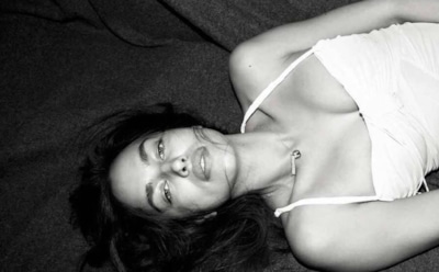 Ирина Шейк снялась в откровенной рекламе топлес