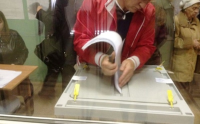 СМИ: Мособлизбирком зафиксировал вброс бюллетеней на выборах президента РФ