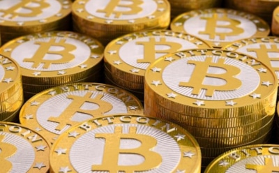 Курс биткоина к доллару упал из-за возможного запрета блокчейна в 112 странах