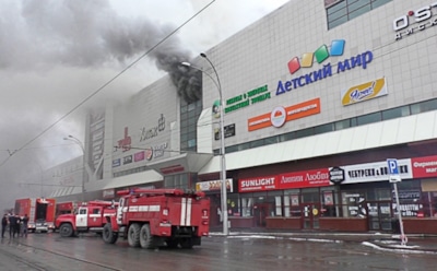 СМИ: слухи о сотнях жертв пожара в Кемерово распространил пранкер Вольнов