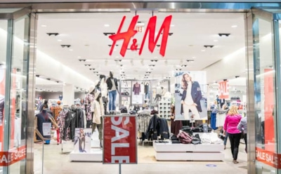 После расистского скандала прибыль H&M рекордно снизилась