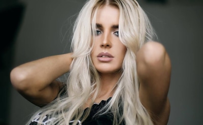 Звезда «Дома-2» Кристина Лясковец обнажила грудь в новом видео