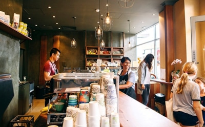 Ученые выяснили, почему есть в кафе и ресторанах опасно