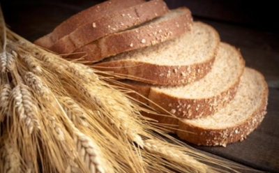 Диетолог: вода и хлеб в десятки раз опаснее кофе