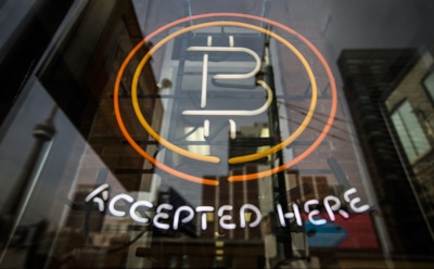 Курс биткоина к доллару рухнул на 13% за сутки