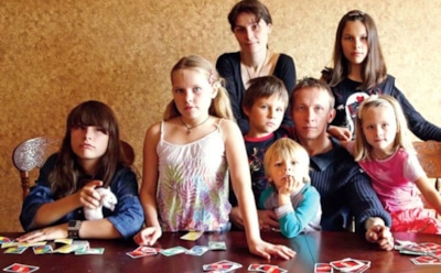 7 многодетных звездных мам и пап