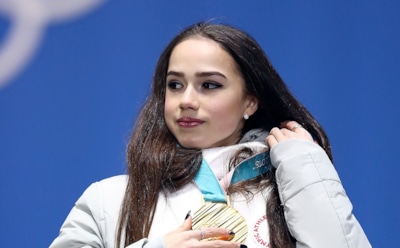 Олимпийская чемпионка Алина Загитова получила золотой iPhone X