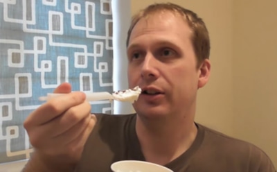 Видеоблогер неделю питался только фастфудом и похудел на 2 кг