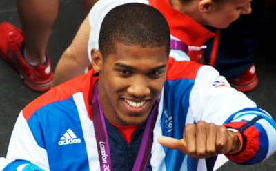 Британский боксер готов отказаться от титула чемпиона мира вместо боя в России