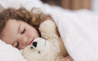 Ученые: недосыпание в детстве грозит ожирением