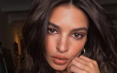 Эмили Ратаковски открестилась от слухов о беременности пикантным фото