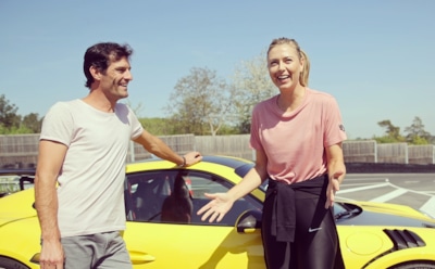 Мария Шарапова очаровала пилота Ф-1 Марка Уэббера во время теста Porsche