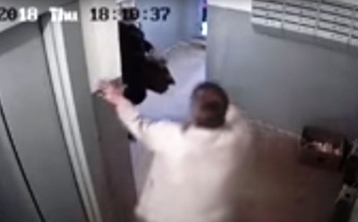 В Уфе женщина зонтом отбилась от напавшего с ножом мужчины