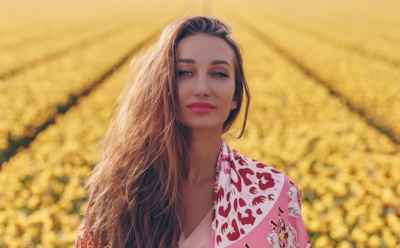 Фотомодель Анюта Рай обнажилась на фестивале цветов в Амстердаме