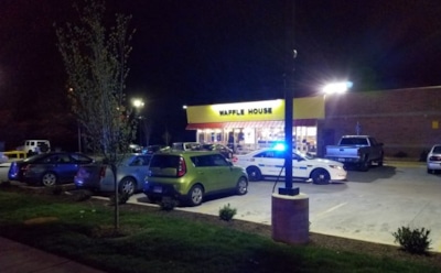 В США голый юноша с винтовкой устроил массовую бойню у закусочной