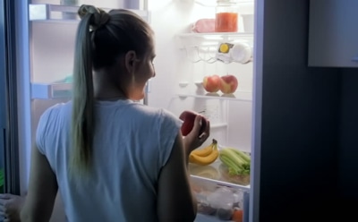 Диетологи: 9 продуктов нарушают сон человека