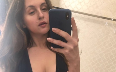 Звезда «Сладкой жизни» Шумакова показала большую грудь в бассейне