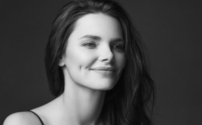 Актриса Боярская вышла в свет в платье с очень глубоким декольте