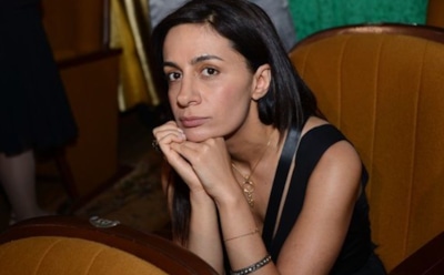 42-летняя Анна Меликян вышла в свет в откровенном наряде