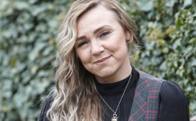 В Британии 49-летняя женщина самостоятельно вынула импланты без анестезии