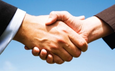 Ученые: мужчины с крепким рукопожатием чаще вступают в брак