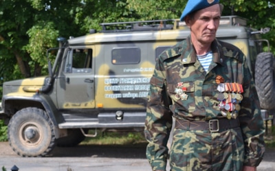 При падении без парашюта инструктор спас жизнь девочке