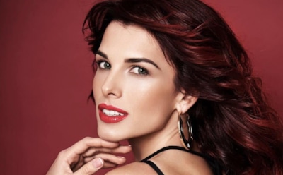 Экс-ведущая «Ревизорро» Романовская показала грудь без бюстгальтера