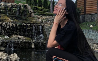 «Кости больше не в моде»: Бузова устроила жаркие танцы в Турции