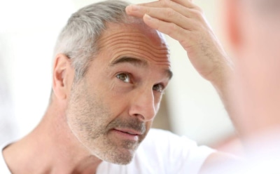 Ученые узнали, из-за чего волосы становятся седыми