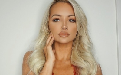 Фотомодель Линдси Пелас обнажила грудь в откровенном декольте