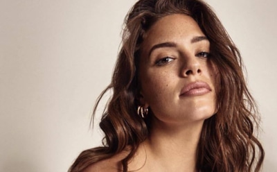 Модель plus-size Эшли Грэм вышла в свет в латексном мини-платье