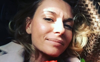 Любовь Толкалина разделась и измазалась грязью в Италии