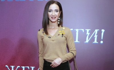 Настойчивый фанат подкараулил Бузову возле студии звукозаписи