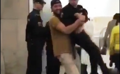 В Москве прошел суд над шутником, взявшим росгвардейца на руки