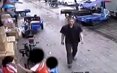 Торговец людьми попытался похитить ребенка на глазах у его брата