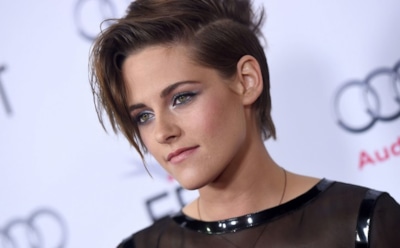 Кристен Стюарт скинула туфли на красной дорожке в Каннах