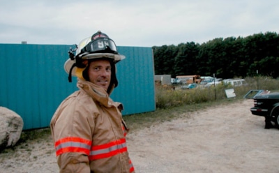 В США пожарный запечатлел «архангела» с мечом во дворе дома