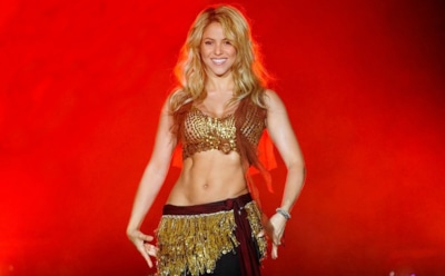 10 знаменитостей с идеальным прессом