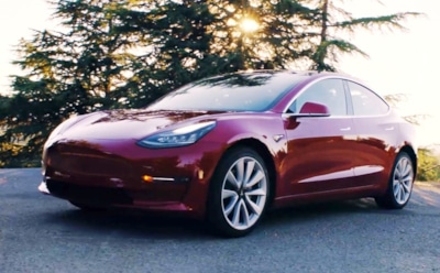 Илон Маск заявил о создании электрокара Tesla с двумя двигателями