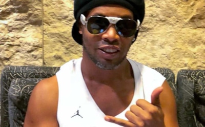 Роналдиньо оценил в Краснодаре свой граффити-портрет от уличного художника