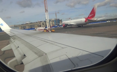 СМИ: в Петербурге у Boeing на взлете вспыхнул двигатель