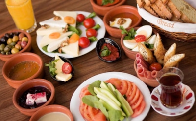 Названа главная опасность обеда в одиночестве