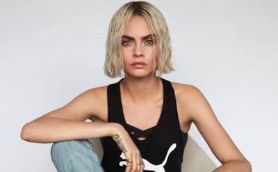 Кара Делевинь надела черный плащ на голое тело в новой фотосессии